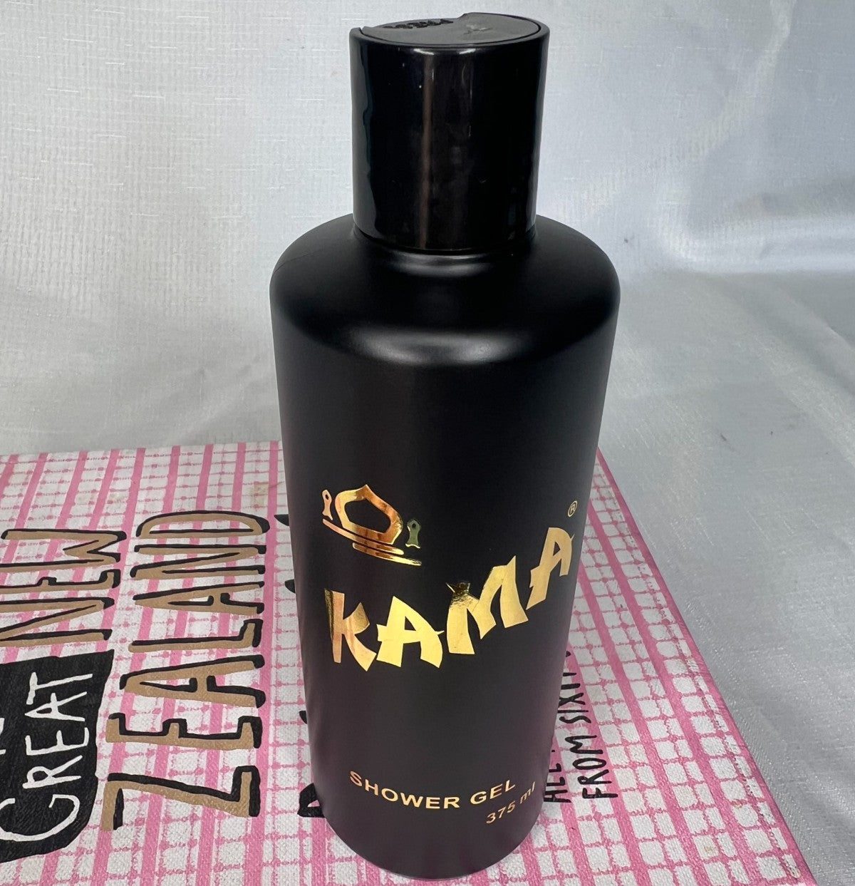 Kama Shower Gel 375ml – soap-free, moisturising shower gel with the original Kama perfume oil scent and natural botanicals like aloe and kiwi seed oil
