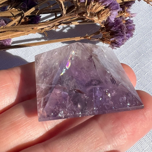 Clear Quartz Pyramid w Amethyst Inclusion