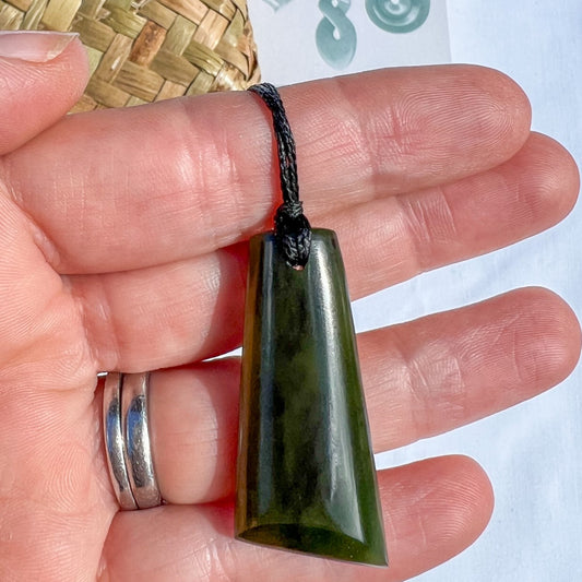 40mm New Zealand greenstone pendant with adjustable cord – genuine pounamu hand-carved in NZ. Includes kete and meaning card. Ships fast from Australia. Free shipping on orders over $100.