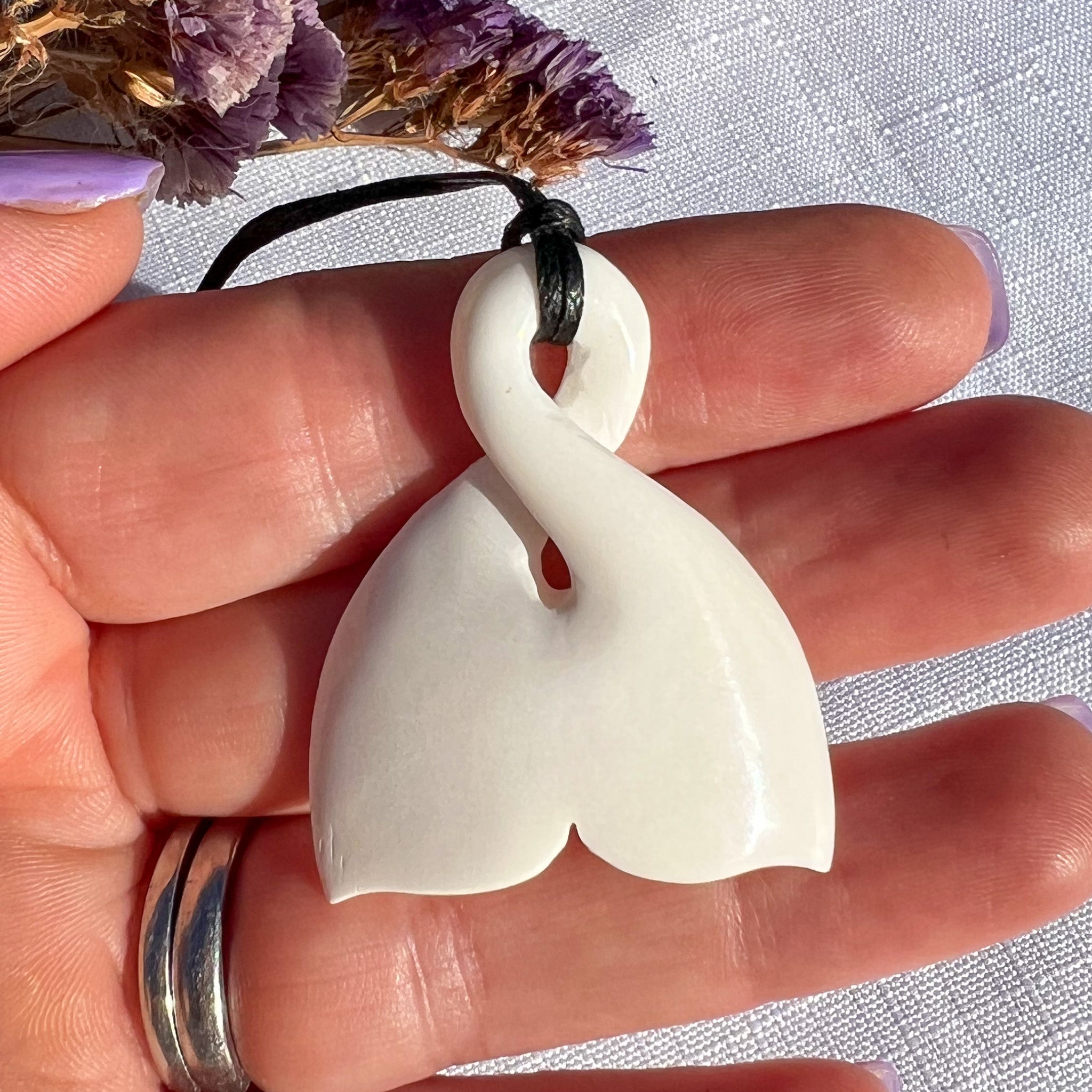 Hand-carved bone whale tail twist pendant with adjustable cord – traditional Māori design symbolising strength, protection, and eternal connection. Ships fast from Australia. Free shipping over $100.