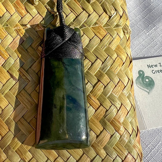 60mm New Zealand greenstone toki pendant – genuine pounamu symbolising courage, determination, and strength. Adjustable cord. Includes kete and meaning card. Ships fast from Australia. Free shipping automatically included.