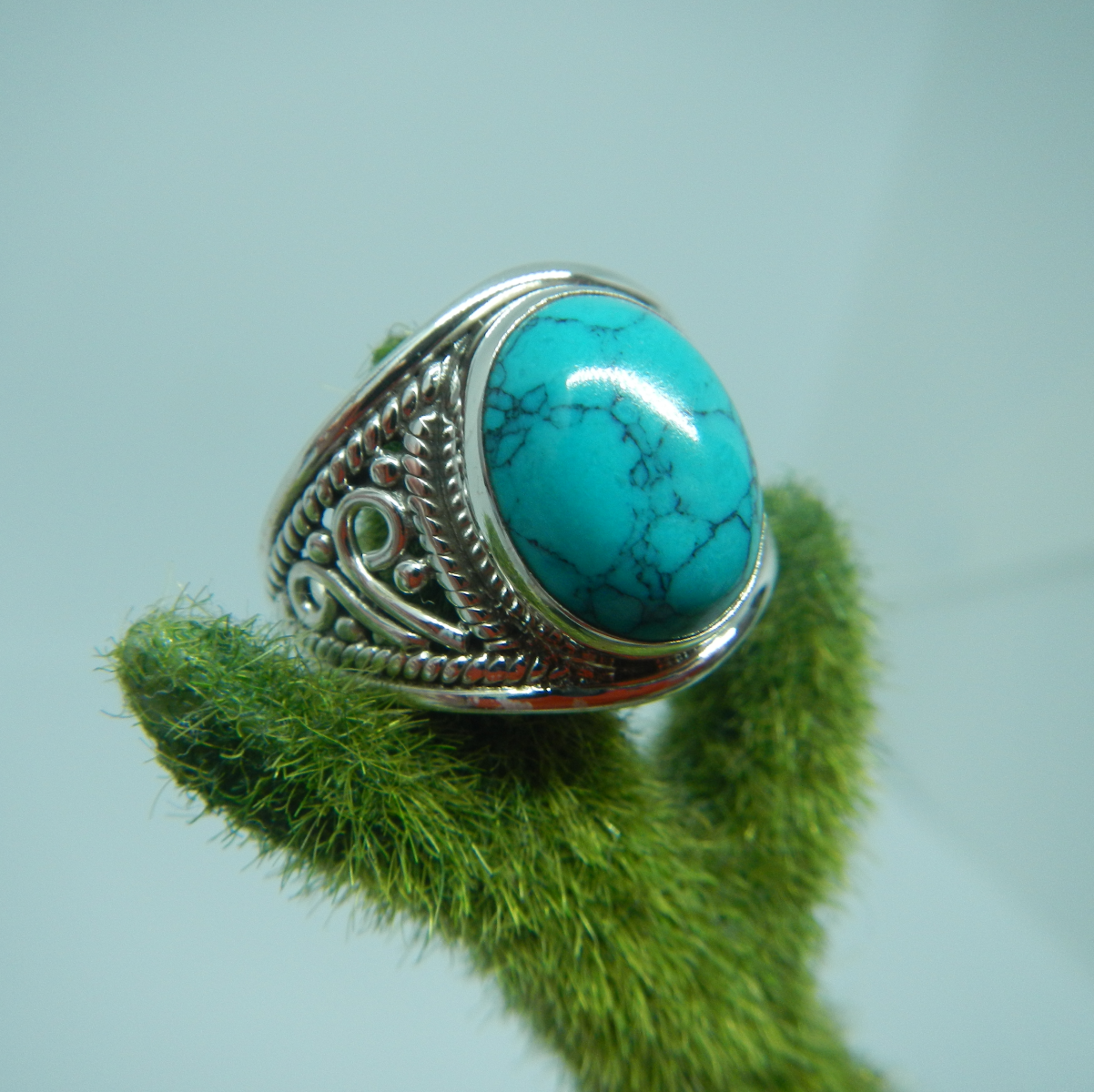 Size 7 Turquoise & 925 Sterling Silver Ring.